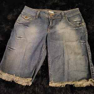 Cut off shorts (above knee) frayed